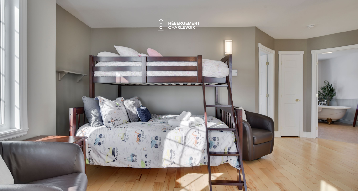 MAR-17 - Roof terrace with river view.